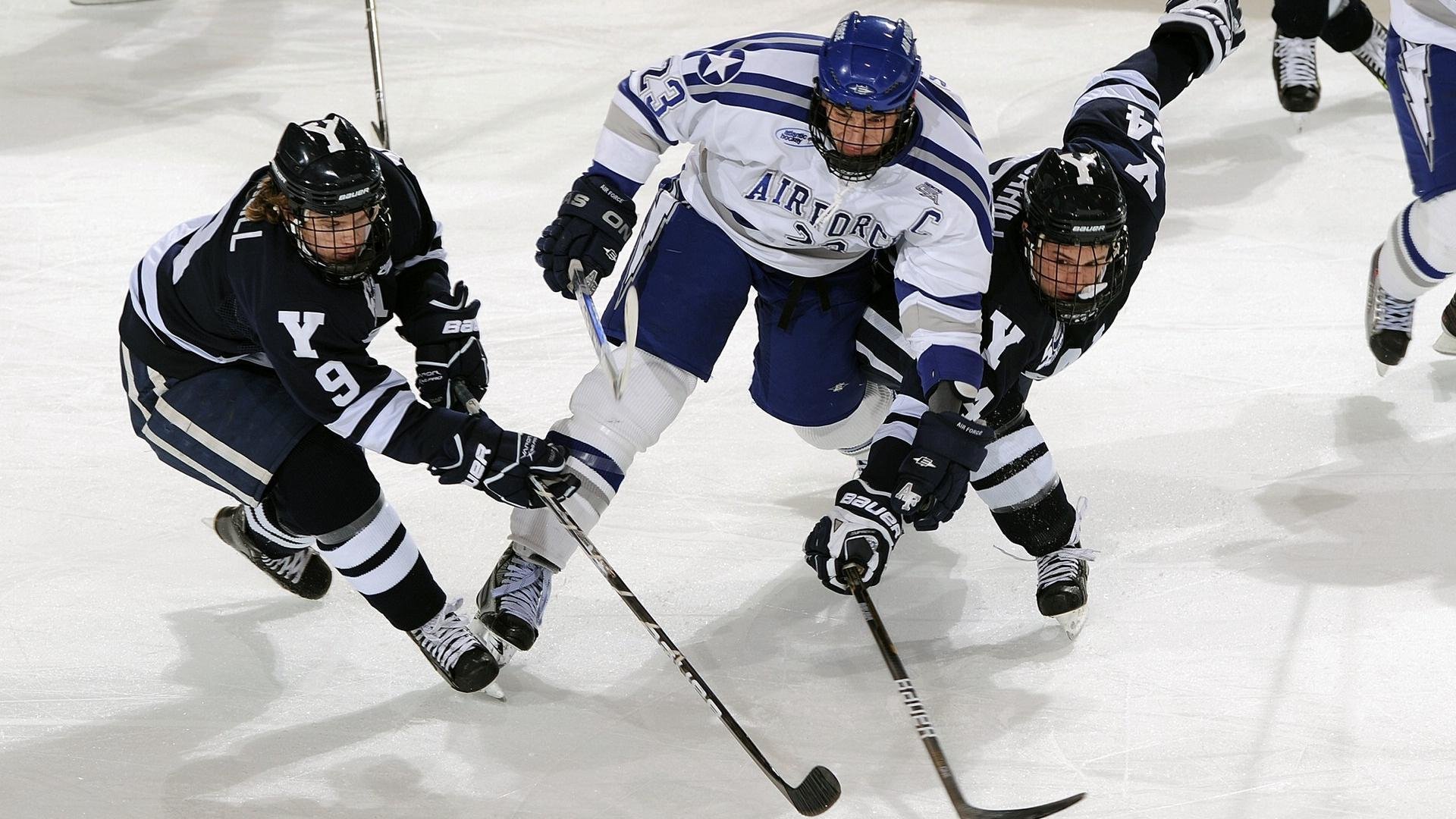 足球赛事中球员体能训练备受重视，足球比赛体能训练