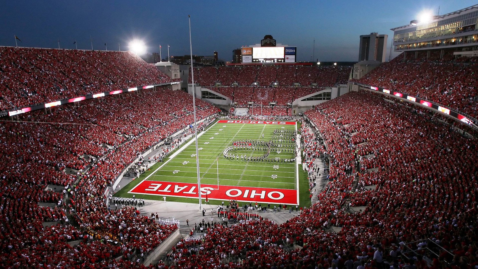 _彩色城锁跑：在城市墙壁留下奔跑的轨迹_，彩色城市图片大全