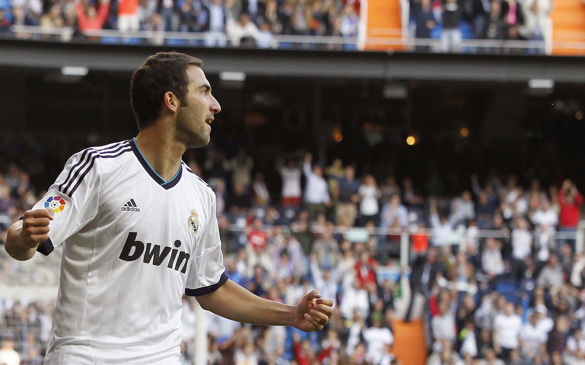 “法甲激战连连，豪门追逐冠军宝座”，法甲豪门宣布全队停薪