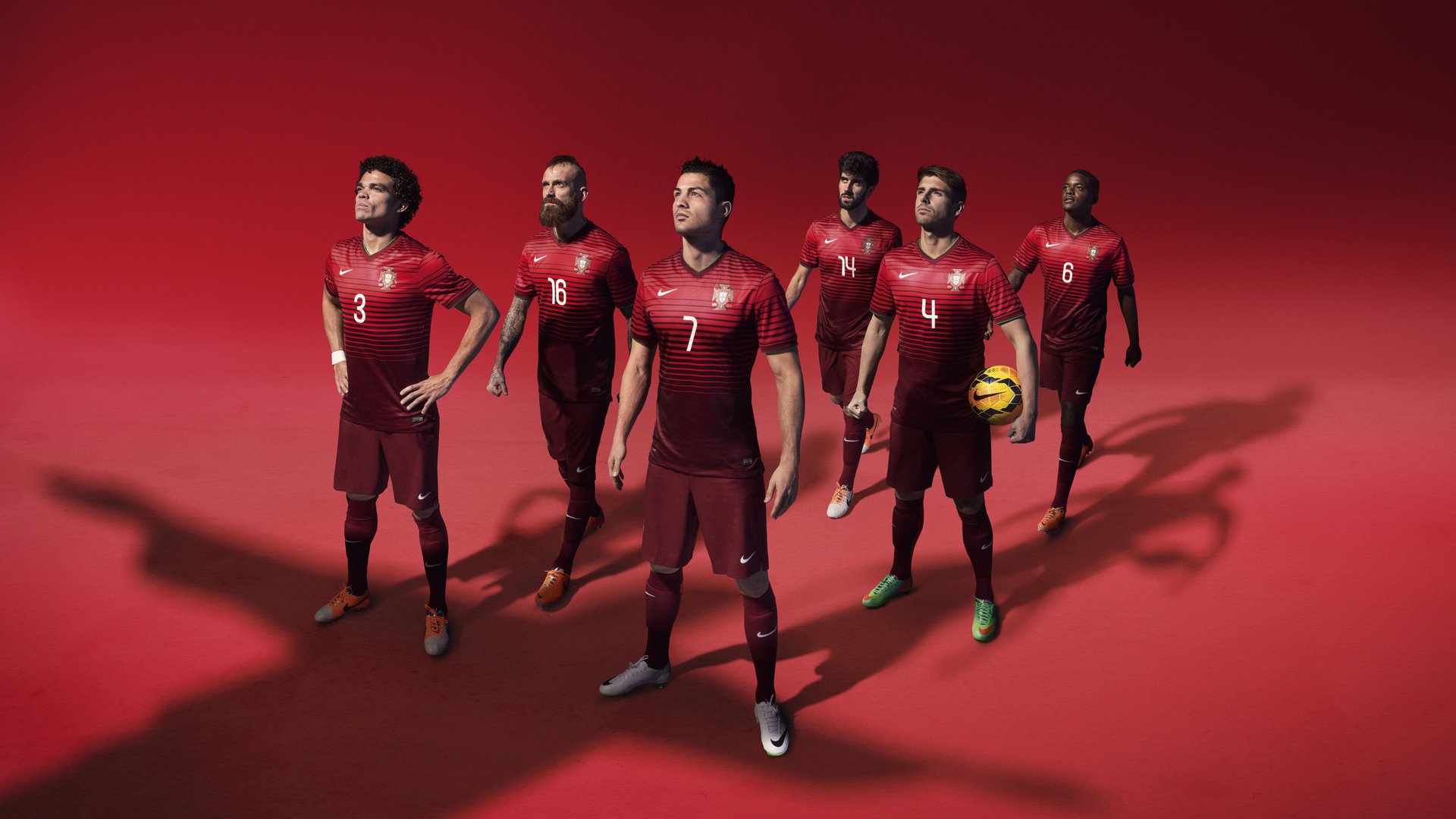 足球趣味运动会在社区广泛展开，提升青少年的参与感和归属感，趣味足球运动会报道稿